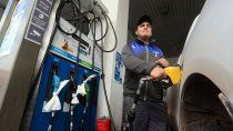 Este domingo aumentan los combustibles. 