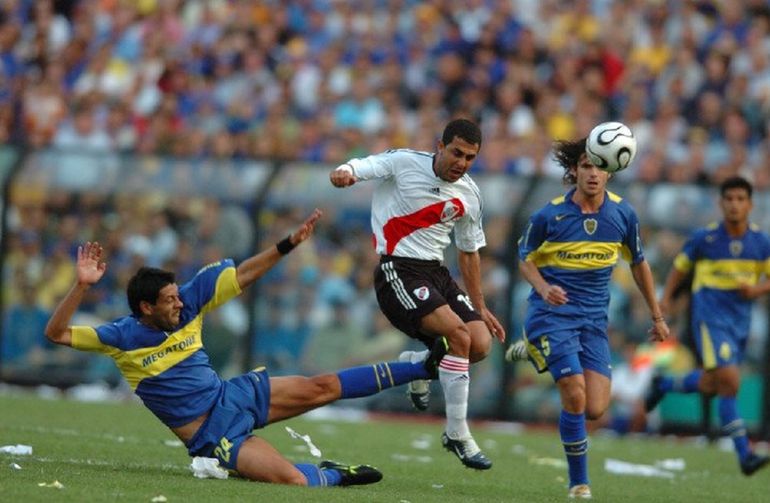 Se cumplen 18 años de la patada de Juan Krupoviesa a Montenegro en el Superclásico