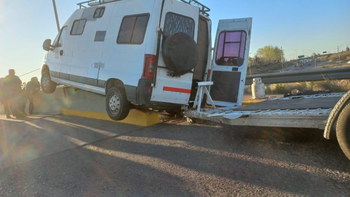 Se confirmó que el único hombre que iba a bordo no sufrió lesiones. Foto: gentileza LU5. Se confirmó que el único hombre que iba a bordo no sufrió lesiones. Foto: gentileza LU5.