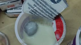 Hallaron un envoltorio con cocaína dentro de un yogur que le dejaban a una presa de la U16 | LM Neuquen Hallaron un envoltorio con cocaína dentro de un yogur que le dejaban a una presa de la U16