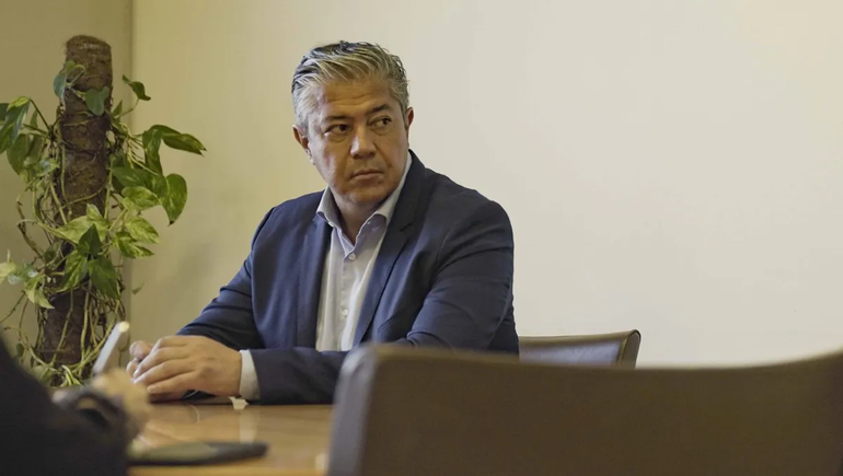 Rolando Figueroa implementó planillas de asistencia en Gobierno