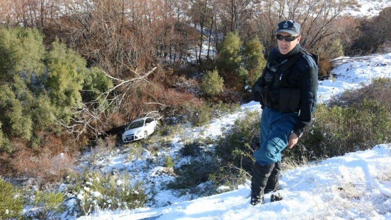 Una mujer despistó por el hielo y volcó en la Ruta 234