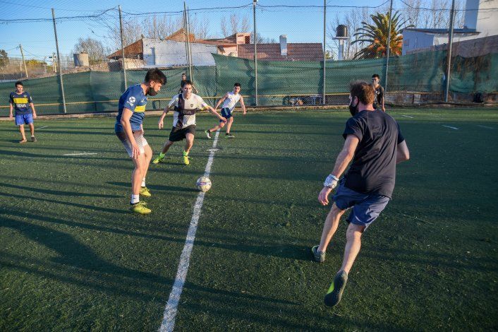 Fútbol y birra: las canchitas en Neuquén ya pueden vender alcohol