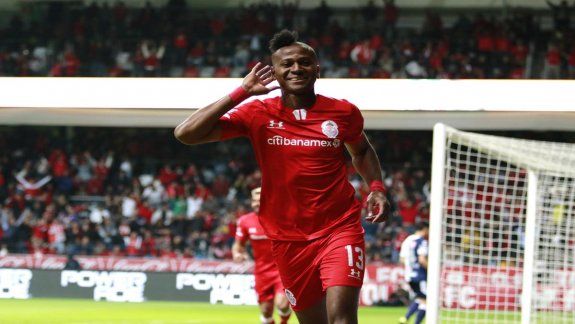 Michael Steeven Estrada Martínez, actual jugador de Toluca de México, suena fuerte para reforzar a Boca.