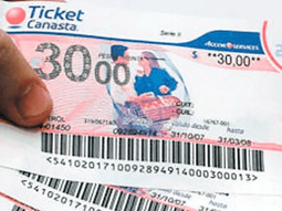 Ticket Restaurant, Canasta o Luncheon: Muestra de los vales de comida que se popularizaron en los 90. Estos tickets generaron un intenso debate al no computarse para aguinaldos ni indemnizaciones. Ticket Restaurant, Canasta o Luncheon: Muestra de los vales de comida que se popularizaron en los 90. Estos tickets generaron un intenso debate al no computarse para aguinaldos ni indemnizaciones.