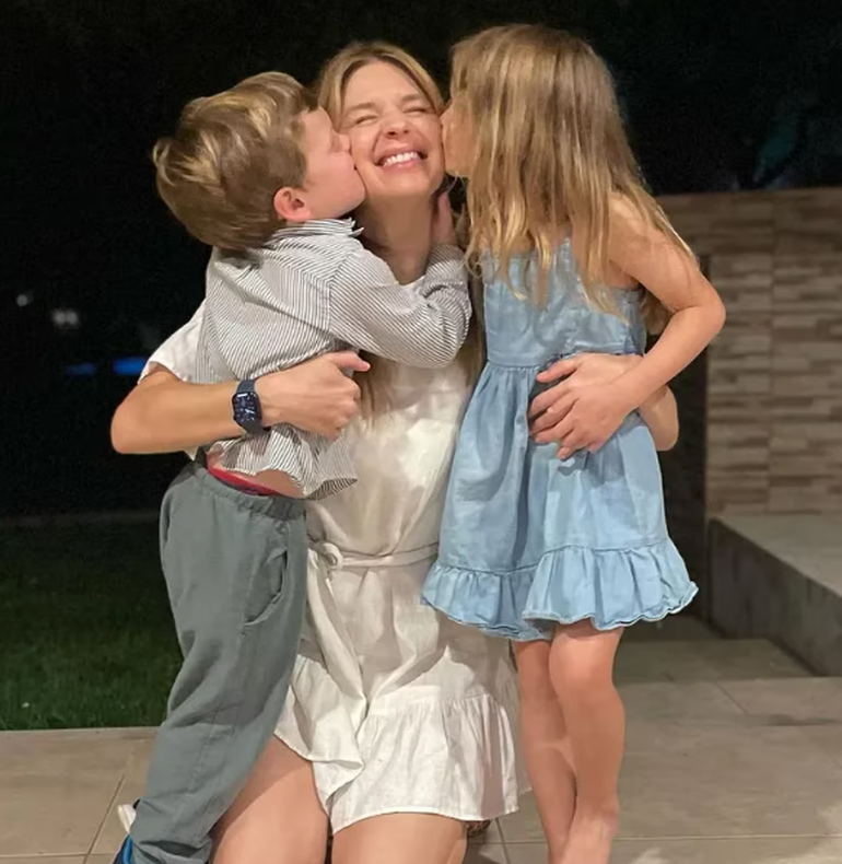 La actriz con sus hijos, Otto y Juana. La actriz con sus hijos, Otto y Juana.