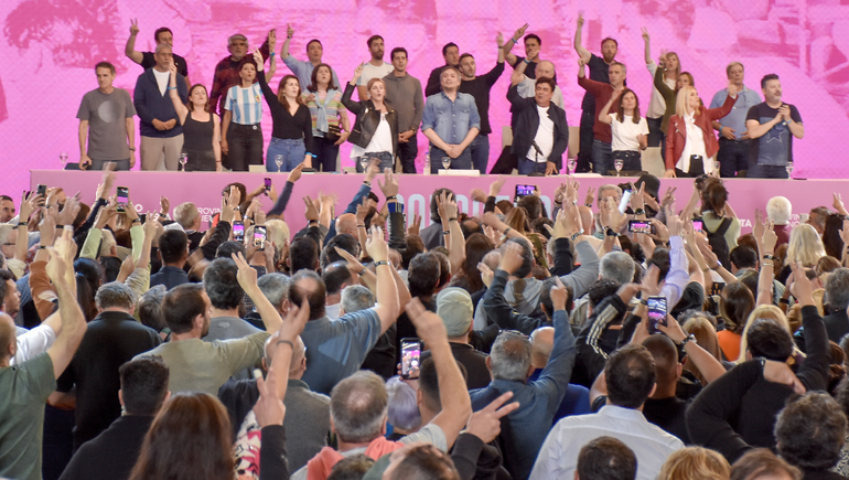 Máximo criticó las ganas de Alberto de reelección