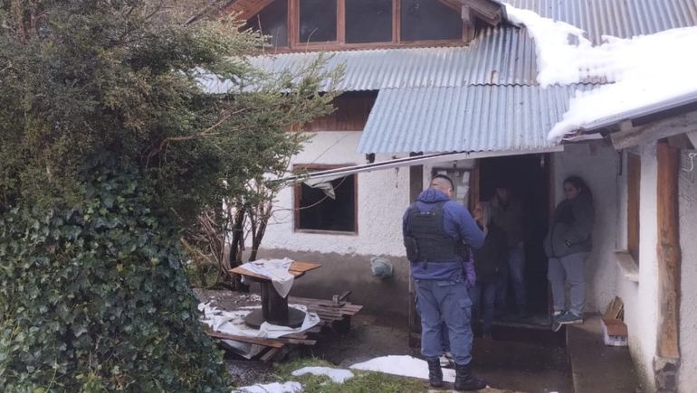 La damnificada tenía la documentación que acreditaba su propiedad. (Gentileza: La Angostura Digital) La damnificada tenía la documentación que acreditaba su propiedad. (Gentileza: La Angostura Digital)