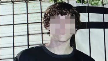 El agresor fue detenido por el portero de la escuela, Fabio Barreto, quien evitó una tragedia mayor al abalanzarse sobre el agresor. El agresor fue detenido por el portero de la escuela, Fabio Barreto, quien evitó una tragedia mayor al abalanzarse sobre el agresor.