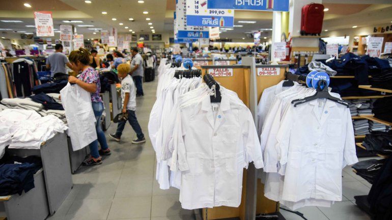 Algunos comerciantes aseguran que el impacto del aumento en la canasta escolar respecto de 2017 no fue tan grande como en otros artículos. Algunos comerciantes aseguran que el impacto del aumento en la canasta escolar respecto de 2017 no fue tan grande como en otros artículos.