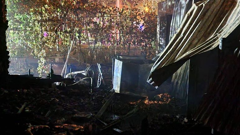 Un voraz incendio destruyó por completo una vivienda en Rincón de los Sauces