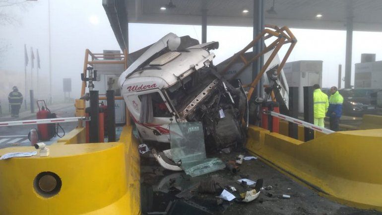 Dos nenes graves por un camión descontrolado