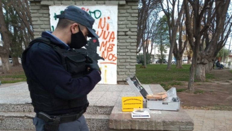 Demoraron a un joven con droga en su poder