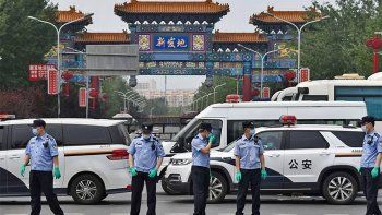 china: cierran el mayor mercado de pekin por 50 casos