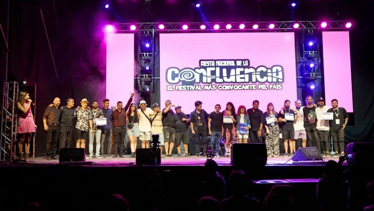 Artistas regionales pasaron por la primera noche del Pre Confluencia