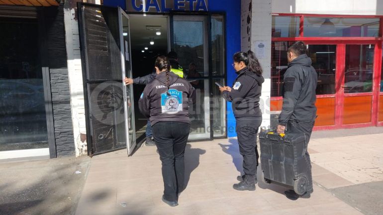 Robaron en 26 locales del Paseo de Compras Caleta, en Santa Cruz. Robaron en 26 locales del Paseo de Compras Caleta, en Santa Cruz.