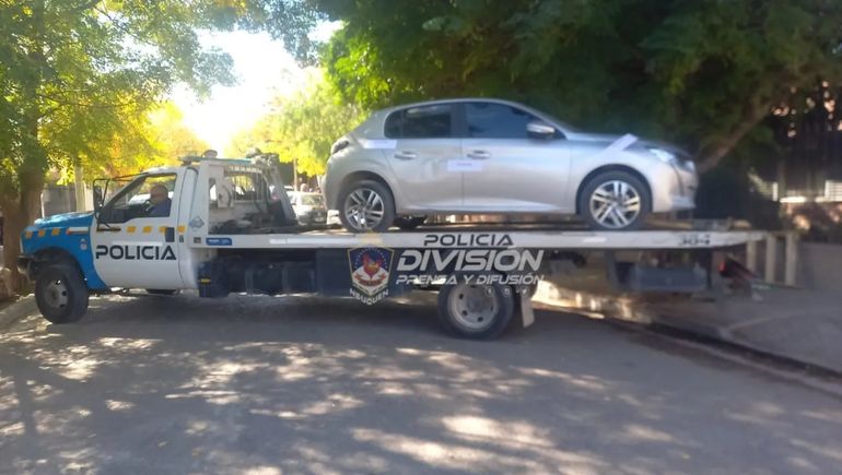 La Policía encontró dos autos robados en un estacionamiento clandestino en el Oeste. 