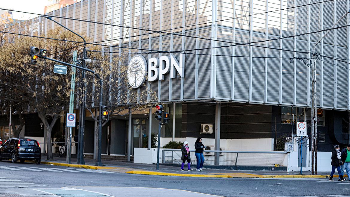 El aguinaldo de los estatales estará depositado el jueves 18 de diciembre. | LM Neuquen El aguinaldo de los estatales estará depositado el jueves 18 de diciembre.