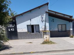 Personal de la Comisaría 43 intervino ante el hallazgo del joven sin vida. Personal de la Comisaría 43 intervino ante el hallazgo del joven sin vida.