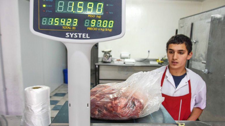 Algunos carniceros rechazaron comprar a mayoristas con aumento. Dicen que no quieren perder los clientes.