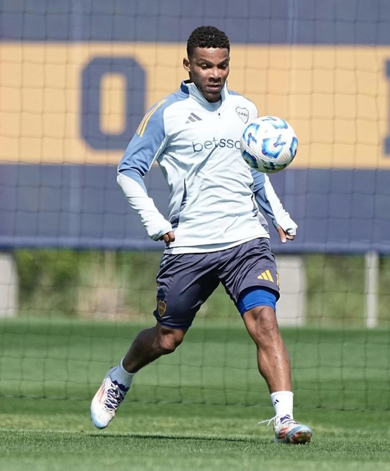 Frank Fabra en los entrenamientos de Boca Frank Fabra en los entrenamientos de Boca