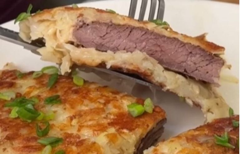 La entraña rösti puede hacerse tanto a la plancha como en sartén. La entraña rösti puede hacerse tanto a la plancha como en sartén.