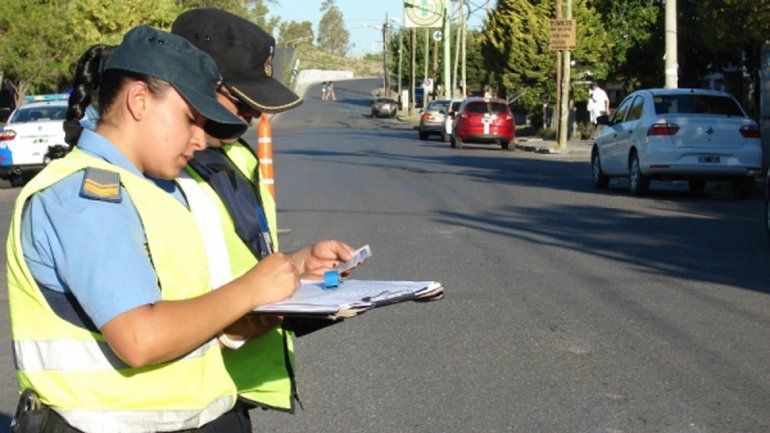 Escondía marihuana en un paquete de galletitas y se le cayó en un control policial