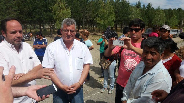 El intendente se acercó a dialogar con los vecinos.