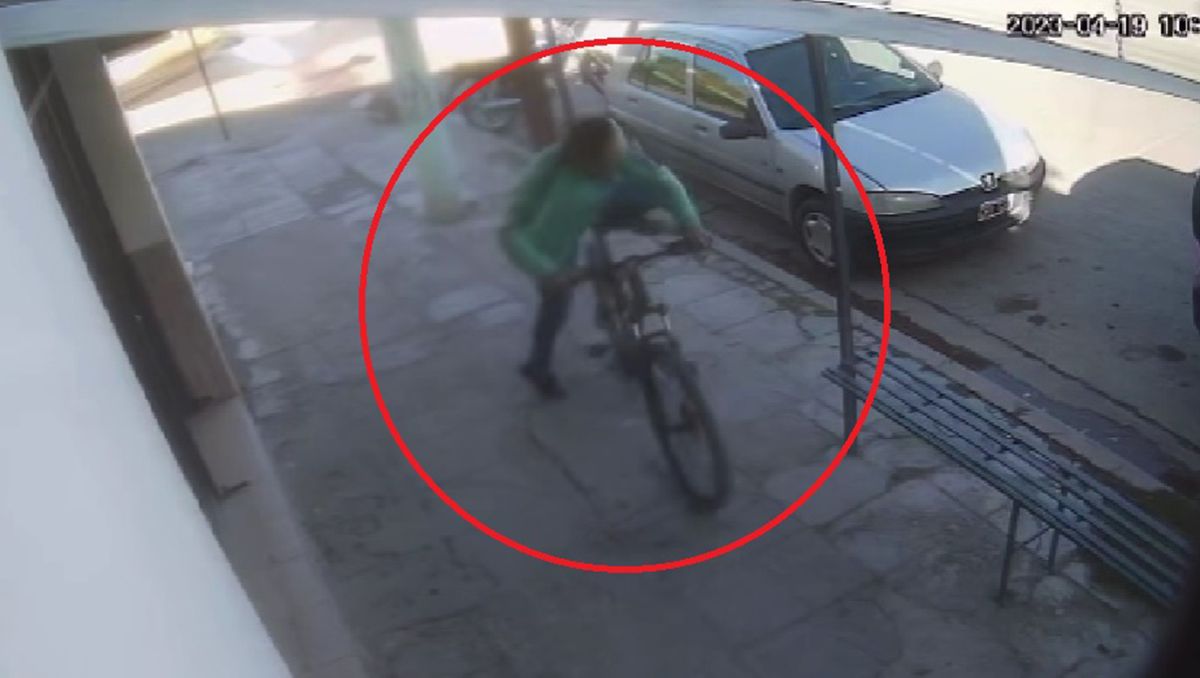 Quiso volver a ponerle el candado a la bici