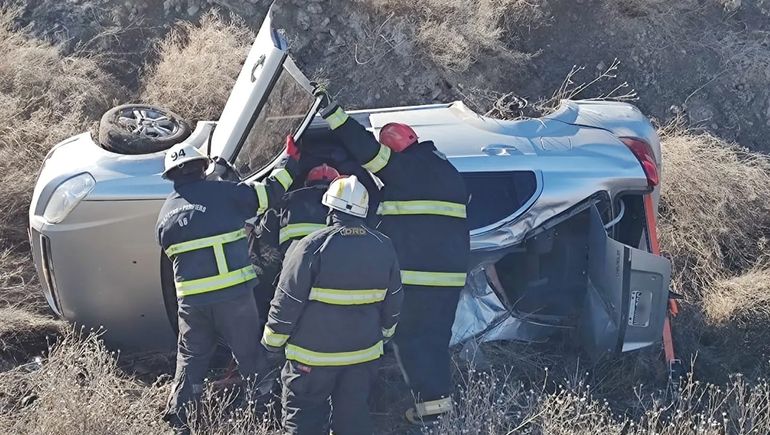 Otro vuelco espectacular en la Ruta 234 dejó tres personas heridas