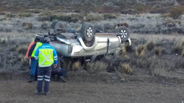 Hubo 4 vuelcos simultáneos por el hielo sobre la Ruta 237 