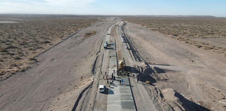 Provincia y CAF financian tareas en las rutas provinciales 7 y 17 y en el bypass de Añelo. Provincia y CAF financian tareas en las rutas provinciales 7 y 17 y en el bypass de Añelo.