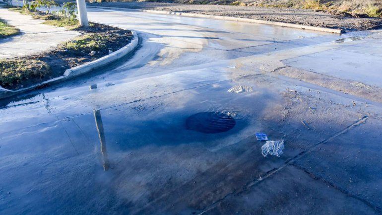 En el oeste, los desbordes cloacales no dan tregua