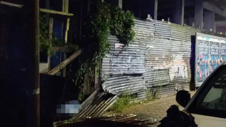 Lugar donde cayó Morena tras ser arrojada por el balcón. La Policía de La Palta inspeccionó el lugar donde se produjo el femicidio. Foto: Google. Lugar donde cayó Morena tras ser arrojada por el balcón. La Policía de La Palta inspeccionó el lugar donde se produjo el femicidio. Foto: Google.