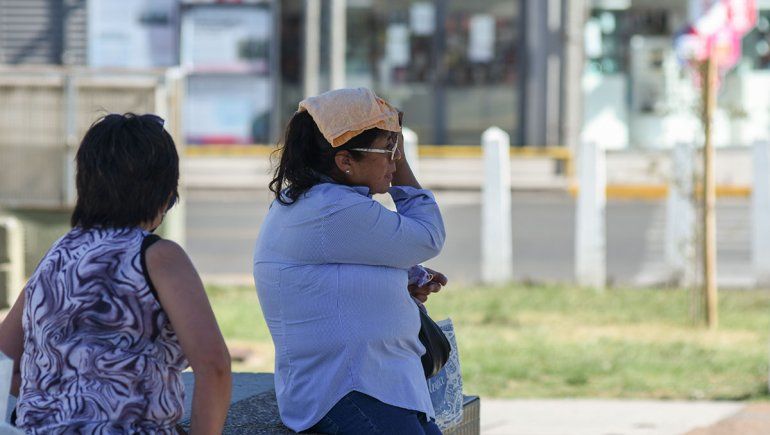 Los neuquinos invadieron la costa para paliar el calor de miércoles