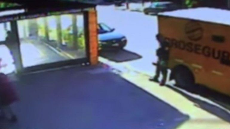 Video: así fue el golpe millonario a un camión de caudales