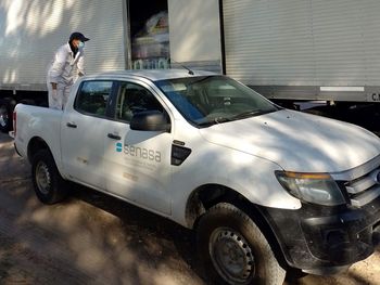 Un operativo de la Barrera Zoofitosanitaria Patagónica frenó un cargamento proveniente de Mar del Plata que no contaba con documentación, rotulado ni precintos oficiales. Un operativo de la Barrera Zoofitosanitaria Patagónica frenó un cargamento proveniente de Mar del Plata que no contaba con documentación, rotulado ni precintos oficiales.