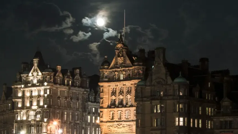 Varados en Escocia: la delgada línea entre la estafa y el incumplimiento