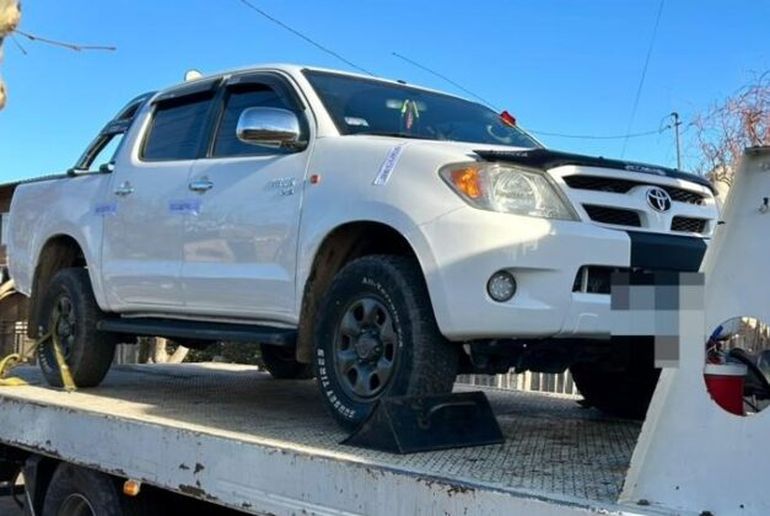 En los allanamientos, la Policía secuestró una camioneta que fue utilizada para cometer el robo de las herramientas en la empresa de servicios petroleros. En los allanamientos, la Policía secuestró una camioneta que fue utilizada para cometer el robo de las herramientas en la empresa de servicios petroleros.