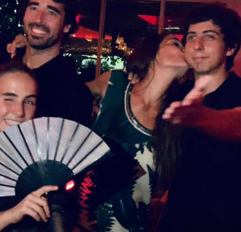 El hijo menor de Marcela Tinayre y sus hermanos, Nacho y Juanita Viale. El hijo menor de Marcela Tinayre y sus hermanos, Nacho y Juanita Viale.