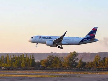 tras cuatro meses de vuelos, latam suspendio la ruta neuquen-chile