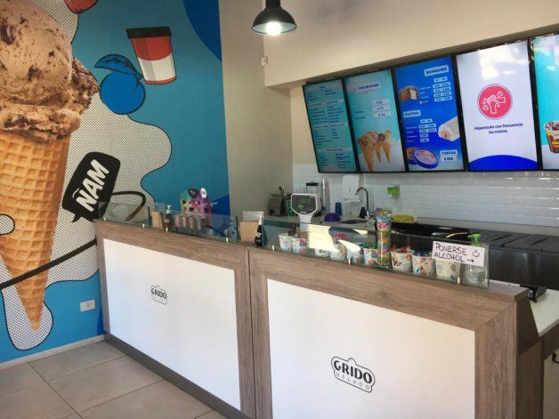 Desde este mostrador, regalaron helados en Villa La Angostura.