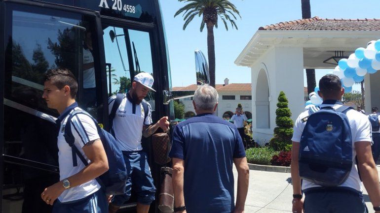 La selección llegó a Santa Clara, mientras Messi descansa en Rosario