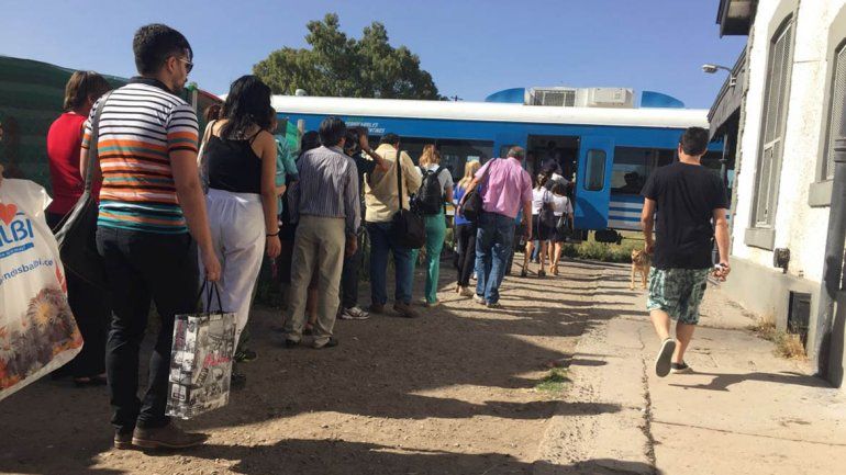 Por el corte, colapsó el Tren del Valle