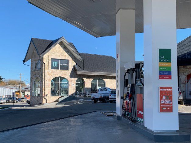 Cafetería de especialidad en una estación de servicio