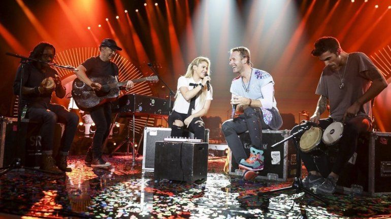 Chris Martin y Shakira cantaron juntos en Alemania.