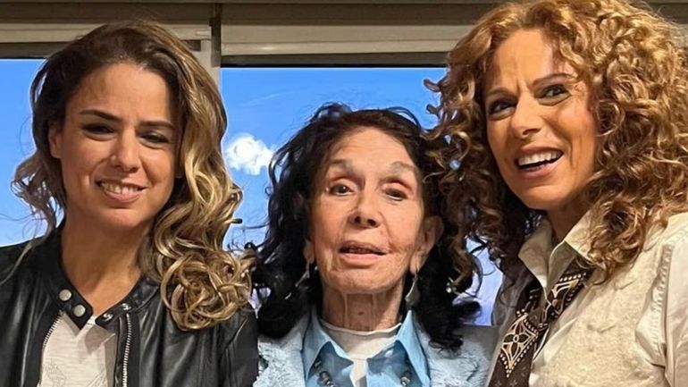 Marina Calabró junto a su madre y su hermana Marina Calabró junto a su madre y su hermana