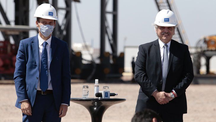 El gobernador Omar Gutiérrez junto al presidente Alberto Fernández durante el lanzamiento del Plan Gas.
