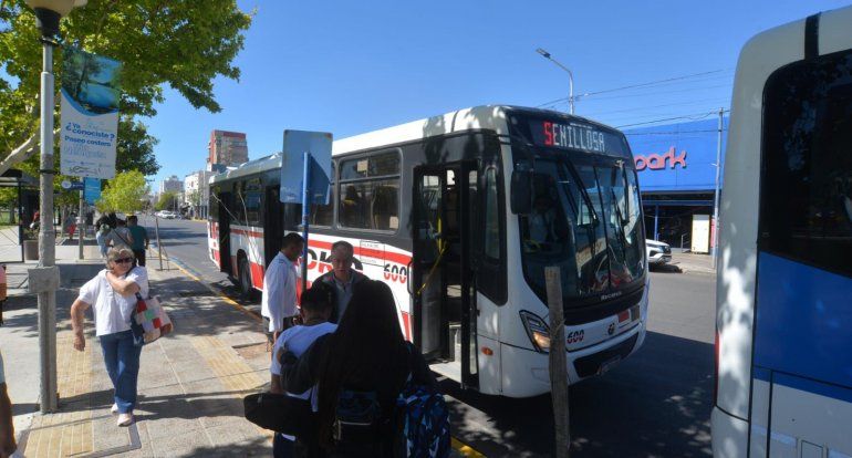 Servicio Koko Neuquén-Senillosa. Foto: Claudio Espinoza. Servicio Koko Neuquén-Senillosa. Foto: Claudio Espinoza.