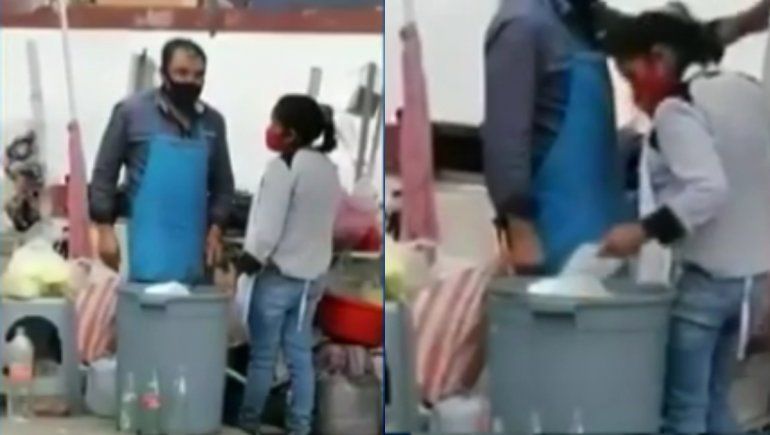Graban a un mujer mientras saca platos de la basura para rehusarlos en su puesto de comida